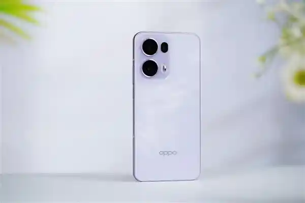 OPPO Reno13 Pro发布：全新四微曲屏设计惊艳亮相