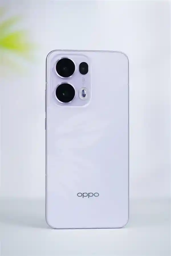 OPPO Reno13 Pro发布：全新四微曲屏设计惊艳亮相