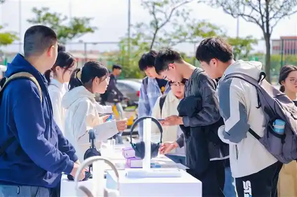 探索声动校园之美：森海塞尔ACCENTUM系列引领校园倾听革新