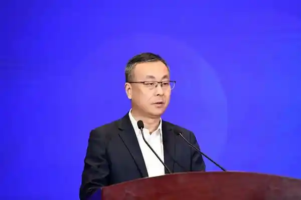 中国移动携手中国石油发布700亿参数昆仑超级模型