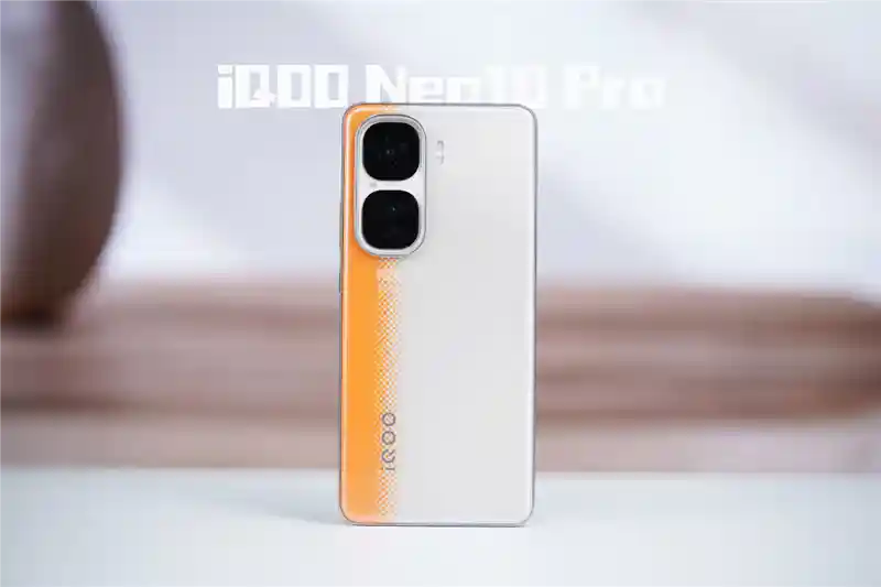 全新天玑9400芯片！iQOO Neo10 Pro全面评测：畅玩《星铁》144帧，游戏体验再升级！