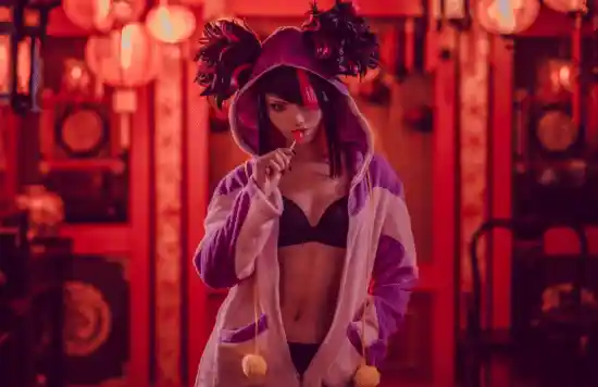 邪魅性感！日本妹COS《街霸》韩蛛俐超完美还原，散发独特气质