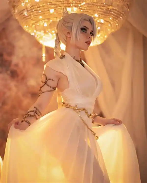 《俄美女Cos《生化危机》角色，性感风采征服全场》