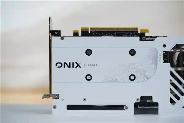 【惊艳登场！纯白双风扇Intel锐炫B580 OC显卡】