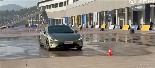 雷军亲自包场！小米汽车精英驾驶培训仅需9999元，一天燃情速成！