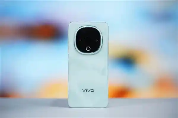清新美背，vivo Y300全方位解读