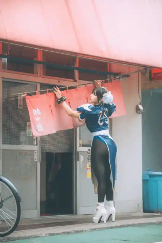日本美女化身《街头霸王》经典角色春丽，惊艳再现！