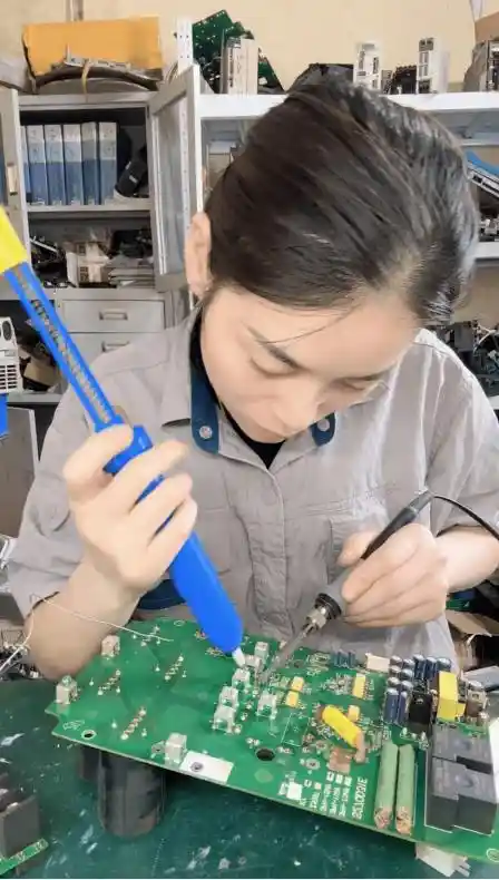 抖音电商助力！电工界花木兰70万人线上导师，技术工人知识带货火爆