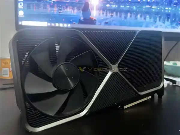 RTX 4090新品曝光：四插槽三风扇组合惊艳亮相！