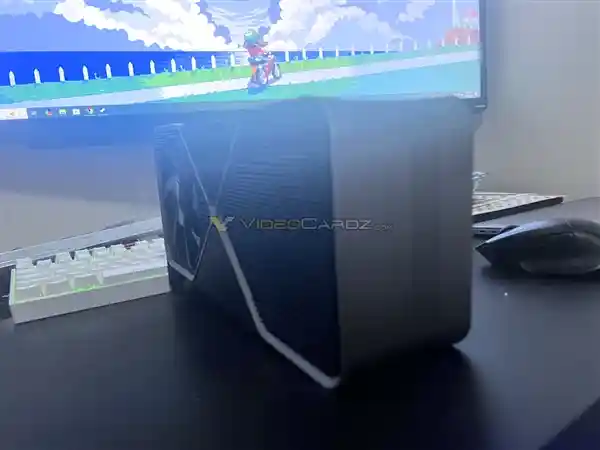 RTX 4090新品曝光：四插槽三风扇组合惊艳亮相！