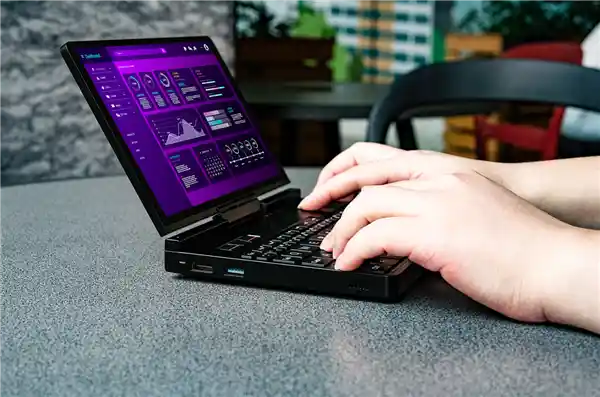GPD Pocket 4震撼登场：8.8寸小屏本预售，搭载锐龙AI 9 HX 370，64GB+2TB顶配售价高达9500元