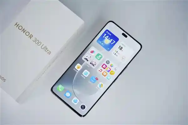 300 Ultra：浮雕美背，旷野舷窗，尽显荣耀之美