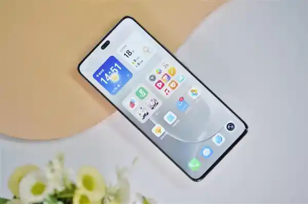 300 Ultra：浮雕美背，旷野舷窗，尽显荣耀之美