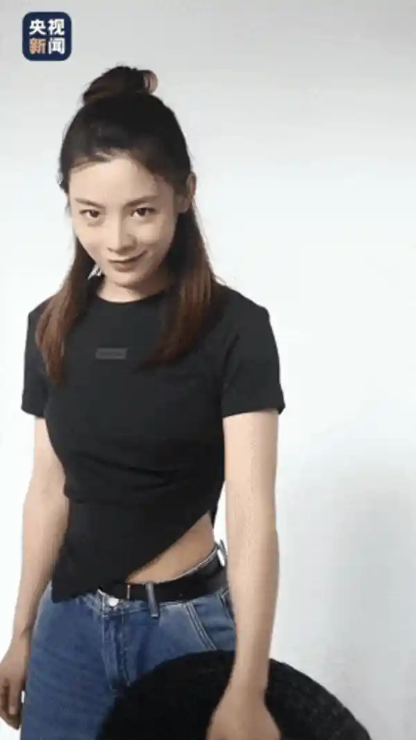 90后女演员获颁‘最佳男主角’大奖！网友热议‘血脉觉醒’与‘质疑我奶’