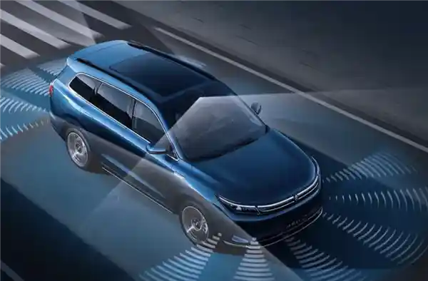 「鸿蒙智行泊车代驾VPD全新升级！自动泊车、接驾功能全面开启」