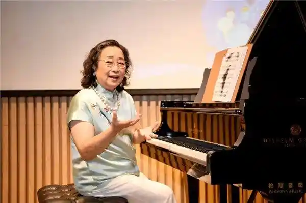 74岁钢琴家玩转二次元音乐，创意赏析走红抖音！