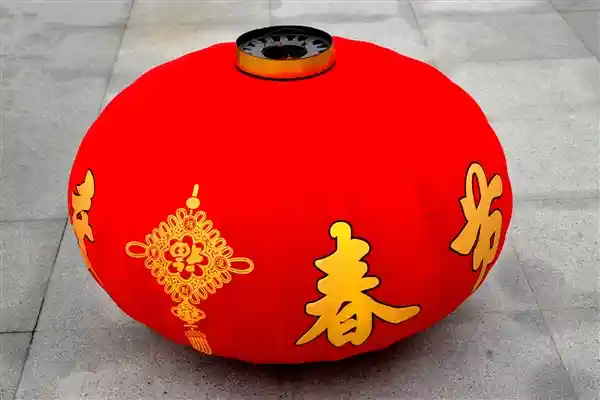 刘德华再度登上超市神曲巡回，新年祝福《恭喜发财》再次传唱