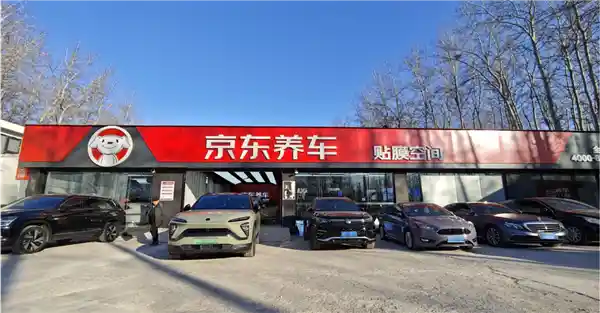 鲁至京600公里贴膜之旅 小伙为爱车变身奔波不停