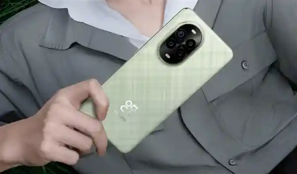 华为nova 13 Pro AI引领表情管理新潮流