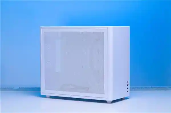 独角兽漫迷的福音！硕一凤凰U350打造高达主题装机，震撼登场！