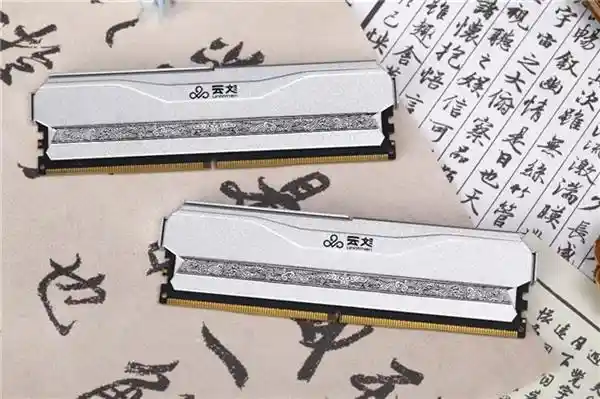 国风之美，科技新颖！神凝DDR4内存震撼评测，揭秘最新装机趋势！