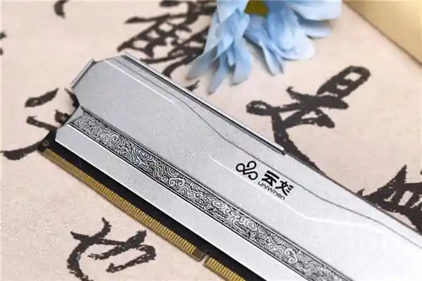国风之美，科技新颖！神凝DDR4内存震撼评测，揭秘最新装机趋势！