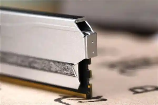 国风之美，科技新颖！神凝DDR4内存震撼评测，揭秘最新装机趋势！