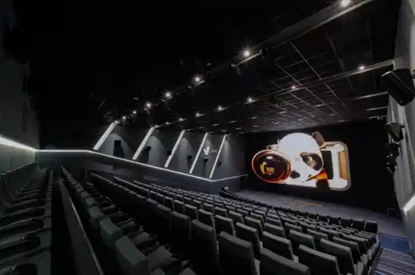 河南首家4K 14米VLED LED影厅惊艳亮相，郑州迎来全新视听体验！