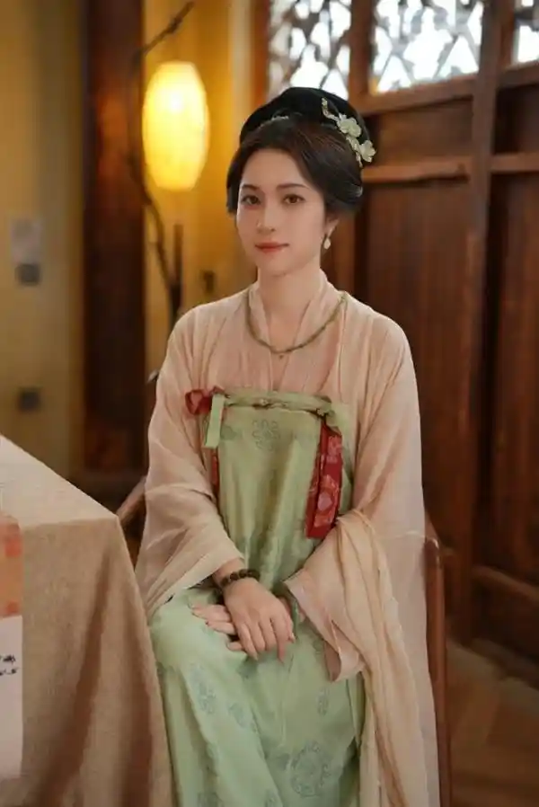 抖音电商潜力大：木作文玩行业从盘串大叔到精英女性，开拓新客群
