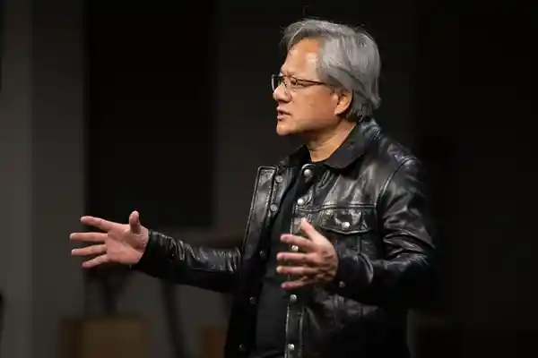 黄仁勋：引领半导体产业风向标的男人