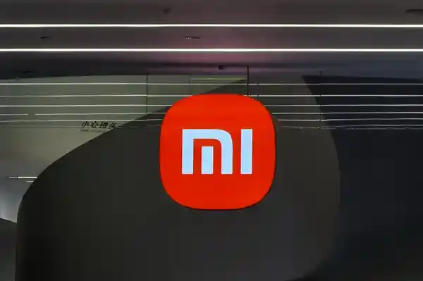 小米登顶，全球手机第三季度出货破纪录突破3亿部