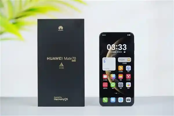 震撼来袭！华为Mate 70曜石黑，小直屏带来全新手感享受