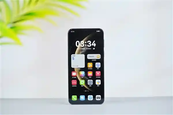 震撼来袭！华为Mate 70曜石黑，小直屏带来全新手感享受