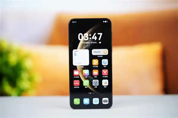 震撼来袭！华为Mate 70曜石黑，小直屏带来全新手感享受