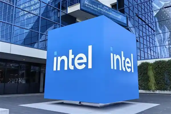 Intel临时联席CEO：核心战略保持不变、希望成尖端芯片供应商