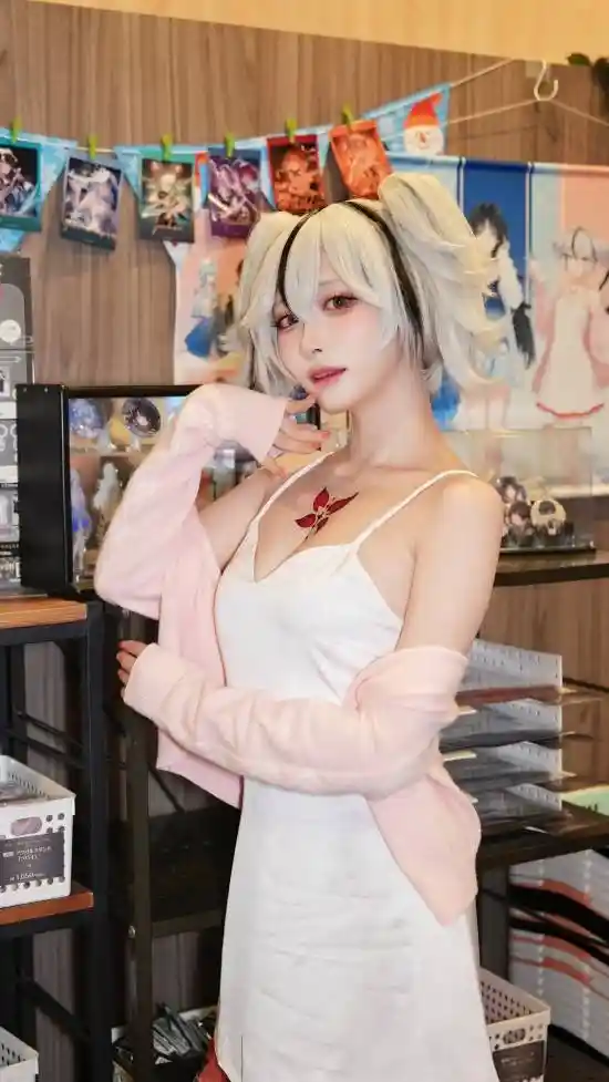 神秘力量涌动！樱花妹《鸣潮》椿COS引发热议