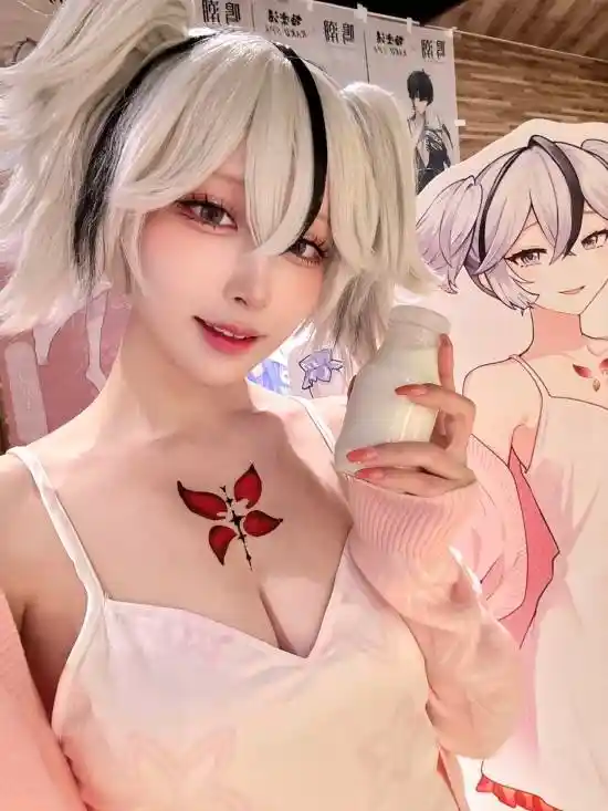 神秘力量涌动！樱花妹《鸣潮》椿COS引发热议