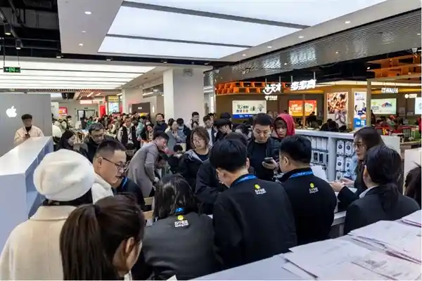 国家补贴助力，3C市场掀起购机狂潮：门店排队热度再度高涨 消费电子行业迎来春天
