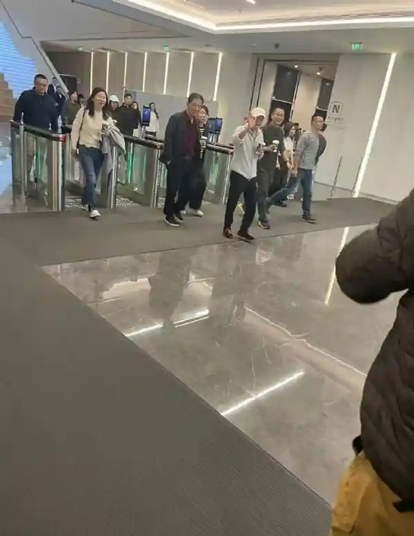马云现身杭州！蚂蚁集团换帅，20岁新老交替