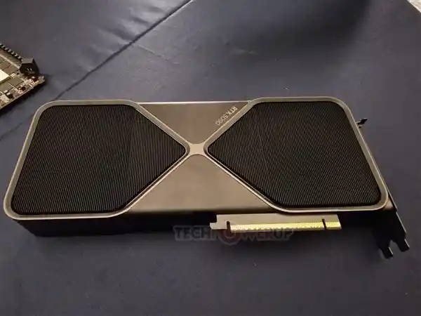 [NVIDIA RTX 5090公版拆解大揭秘：探索未来 computing 的黑科技!]
