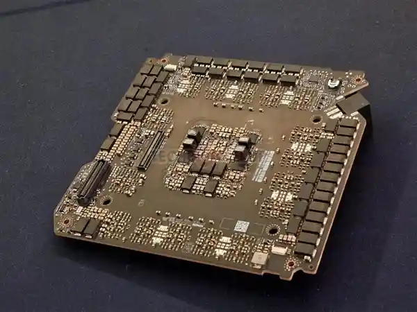 [NVIDIA RTX 5090公版拆解大揭秘：探索未来 computing 的黑科技!]