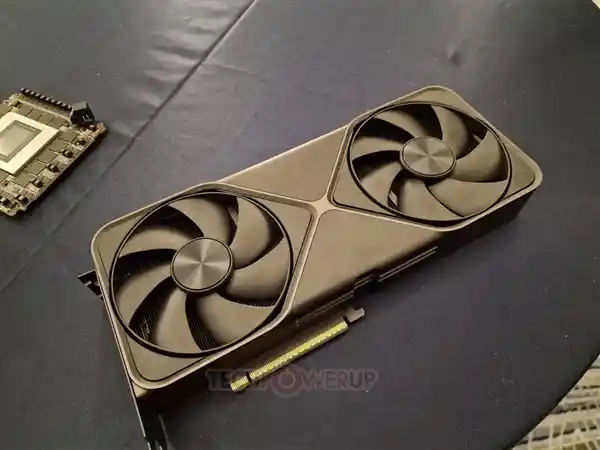 [NVIDIA RTX 5090公版拆解大揭秘：探索未来 computing 的黑科技!]
