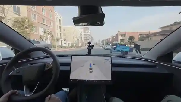 特斯拉FSD自动驾驶遇到三蹦子惊呆，引发网友热议