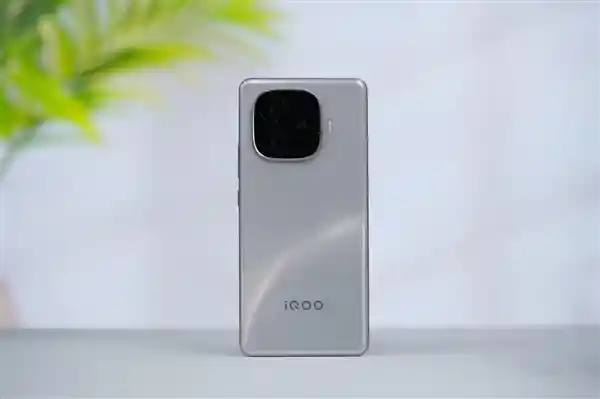 iQOO Z10 Turbo Pro发布：多核性能逆袭，超越骁龙8 Gen2