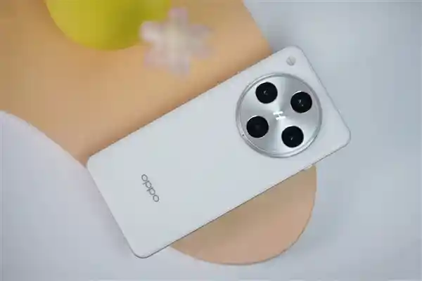 OPPO Find X8 Ultra卫星通信版震撼登场，巅峰影像旗舰引爆新潮科技！