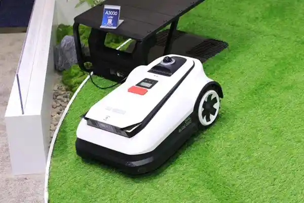 科沃斯CES2025揭晓惊艳创新：智能滚筒活水洗地机器人助力家庭清洁