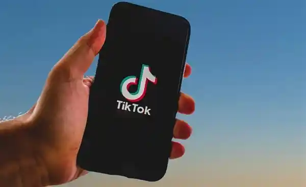 抖音计划周日关停美国业务，硬碰硬！