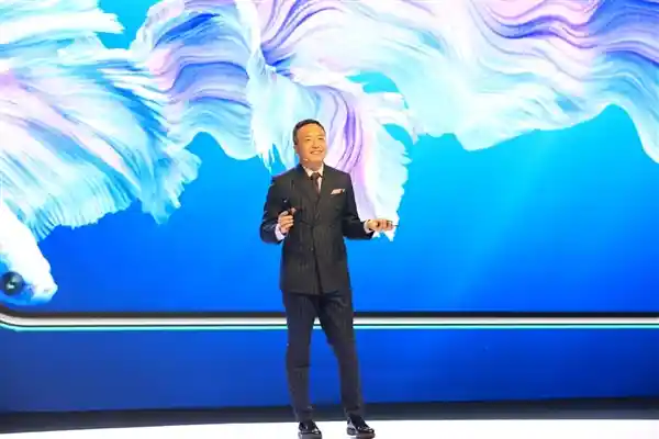 荣耀CEO赵明离职：为解决公司难题而离，股票动向备受关注