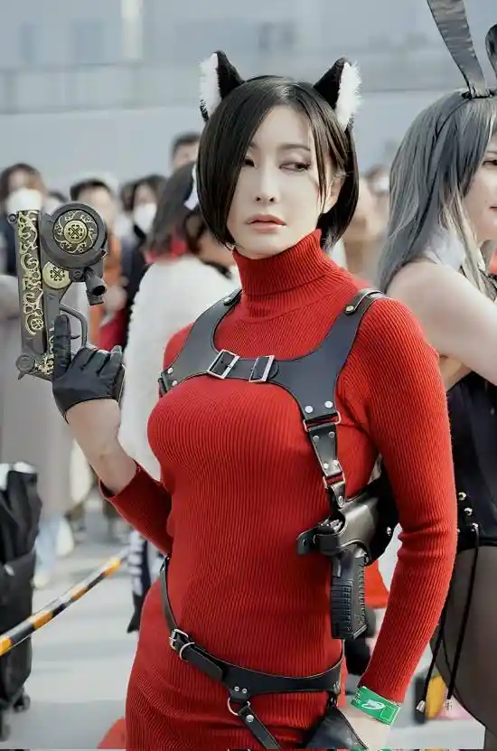 猫耳艾达王COS：性感王阿姨惊艳登场！