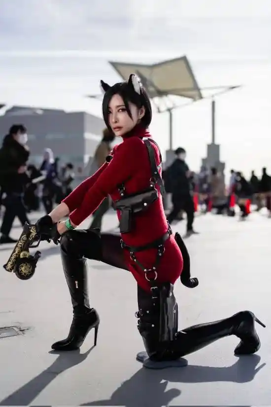 猫耳艾达王COS：性感王阿姨惊艳登场！